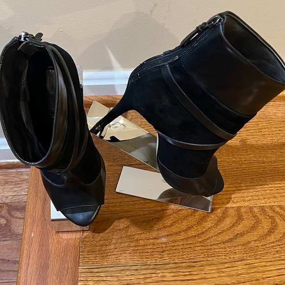 BCBGMaxAzria Black Ankle Boots - Picture 1 of 6